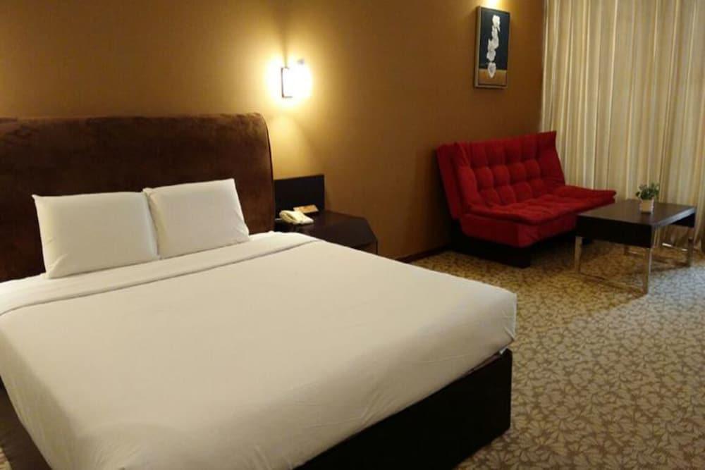 New York Hotel Johor Bahru Exterior photo