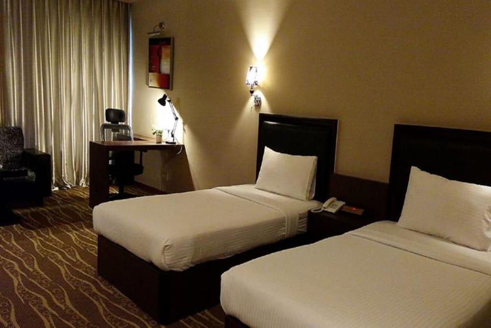 New York Hotel Johor Bahru Exterior photo